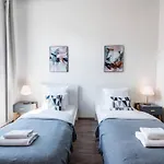 Extra Brand New Large With Air Con Сasa de vacaciones Budapest