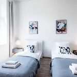 Extra Brand New Large With Air Con Сasa de vacaciones *