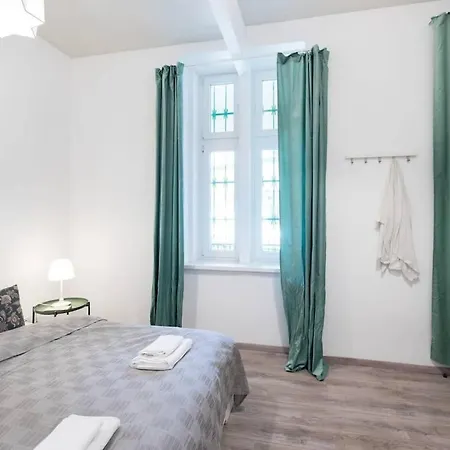 Extra Brand New Large With Air Con * Budapeşte