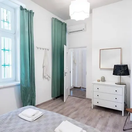 Nyaraló Extra Brand New Large With Air Con