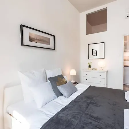 Extra Brand New Large With Air Con