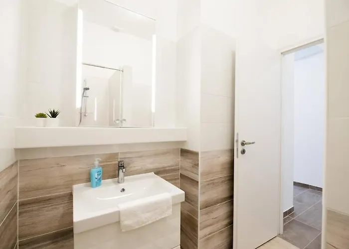 Extra Brand New Large With Air Con Сasa de vacaciones *