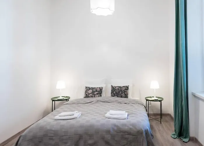 Extra Brand New Large With Air Con *