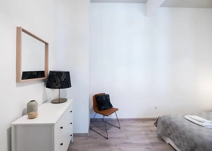 Extra Brand New Large With Air Con