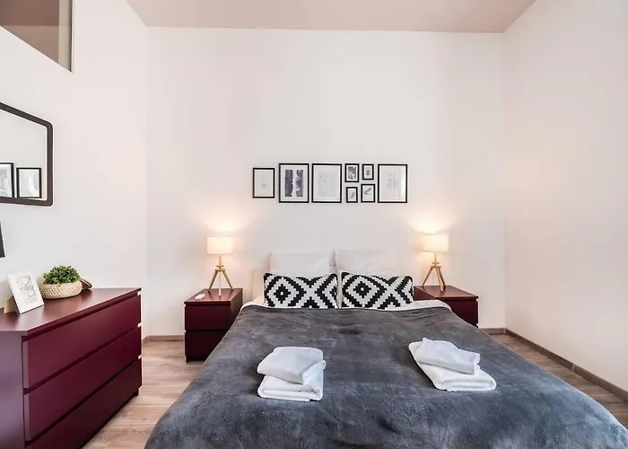 Extra Brand New Large With Air Con Budapest