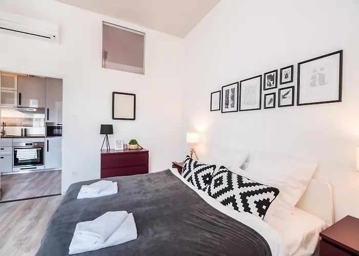 Extra Brand New Large With Air Con Сasa de vacaciones Budapest