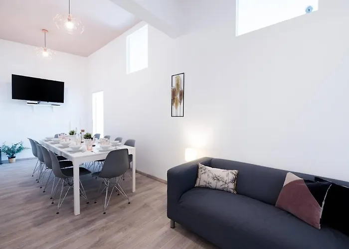 Extra Brand New Large With Air Con * Budapest