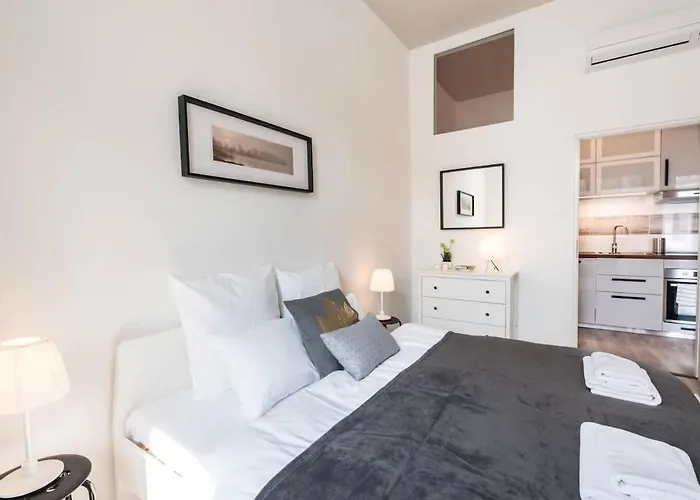 Extra Brand New Large With Air Con